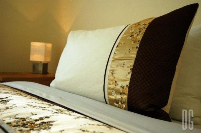 White Gates Hotel Binfield 外观 照片